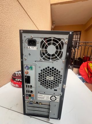 Torre y pantalla Compaq beige/negro