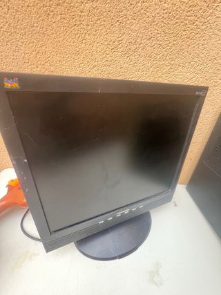 Torre y pantalla Compaq beige/negro