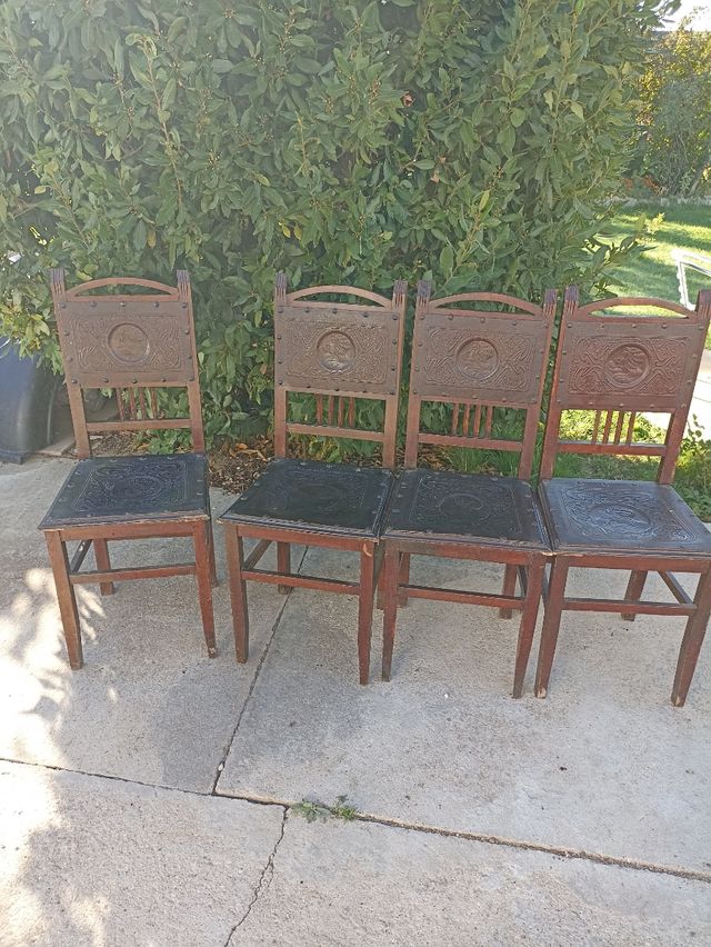 Sillas de madera y piel tallada (4)