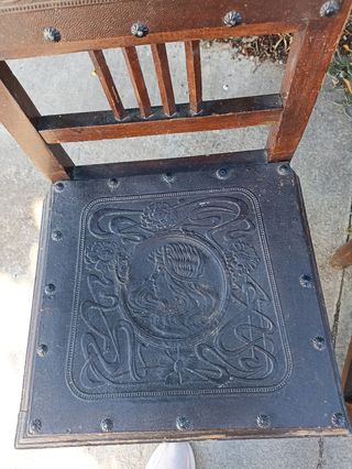 Sillas de madera y piel tallada (4)