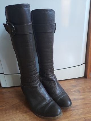 Botas altas de piel con cuña