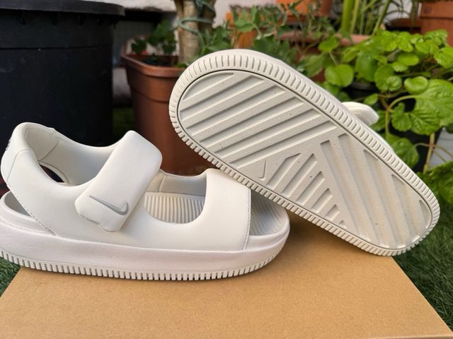 Sandalias Nike Calm Blancas Talla 35.5 - 36.5 - 39