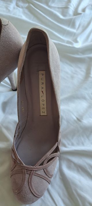 Zapatos de tacón, de ante, de Pura López Lila