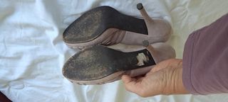 Zapatos de tacón, de ante, de Pura López Lila