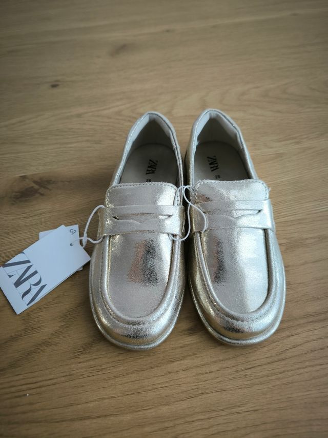 Mocasines dorados Zara Talla 28