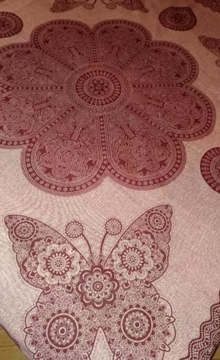 COLCHA COLOR BERENJENA CON MARIPOSA 2 STOCK