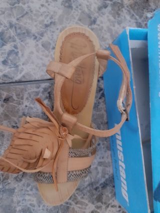 Sandalias Mustang Tacón Beige