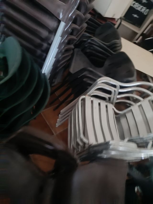 Sillas apilables metal y plástico
