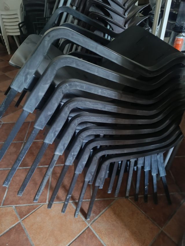 Sillas apilables metal y plástico
