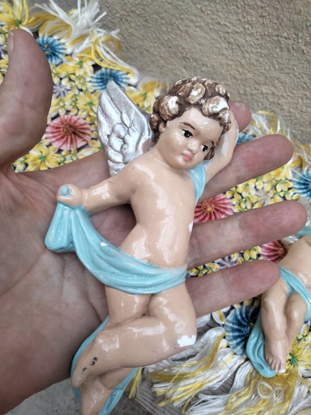 Figuras de 2: ángeles de escayola pintados a mano