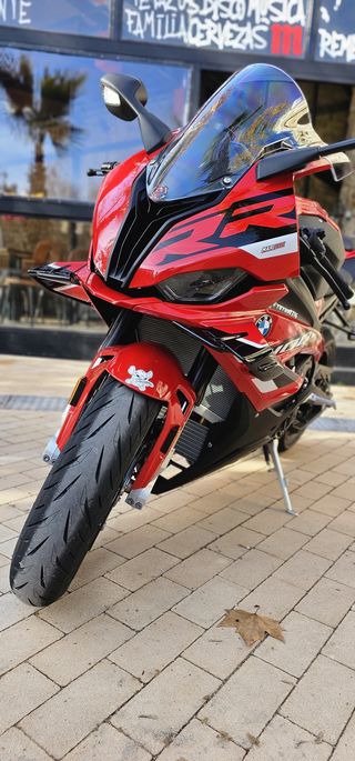 Moto Deportiva Roja BMW S 1000 RR
