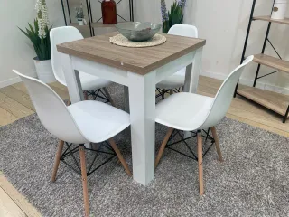 Mesa Auxiliar Extensible Feroe 134cm con 4 sillas