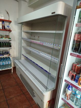 Mural refrigerado para lácteos