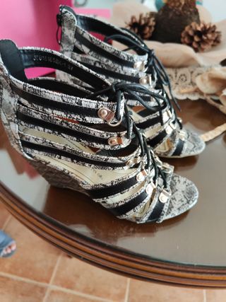 Zapato sandalia tacón tipo cuña