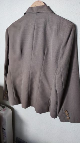 Americana de mujer con solapas