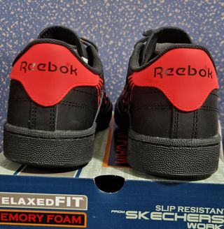 Zapatilla Reebok Club C 85 Negra y Roja Tirador.