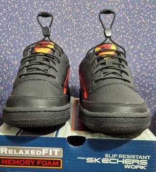 Zapatilla Reebok Club C 85 Negra y Roja Tirador.