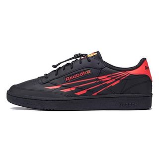 Zapatilla Reebok Club C 85 Negra y Roja Tirador.