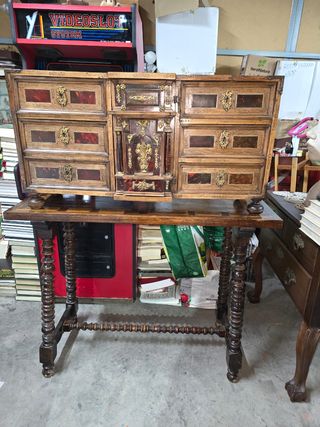 Bargueño español con mesa S. XVII-XVIII. 