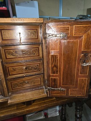 Bargueño español con mesa S. XVII-XVIII. 