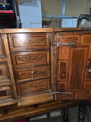 Bargueño español con mesa S. XVII-XVIII. 