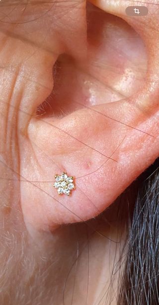 Pendientes flor brillantes oro y blanco