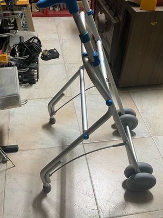Andador de aluminio plegable