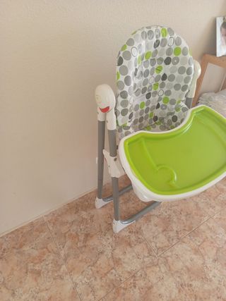 Trona infantil con funda estampada