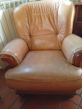 Divano in pelle e poltrone
