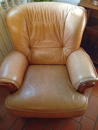 Divano in pelle e poltrone