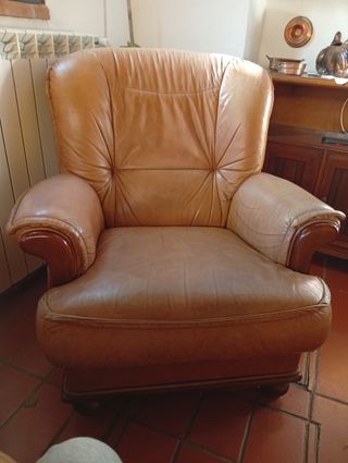 Divano in pelle e poltrone