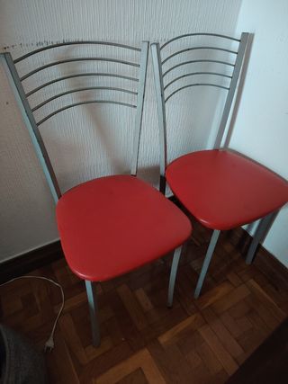 Juego de 5 sillas rojas