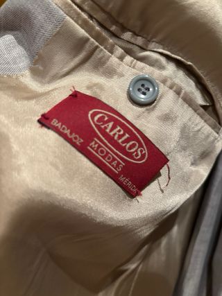 Traje gris y 3 corbatas