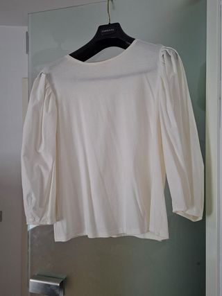 Camiseta blanca manga abullonada
