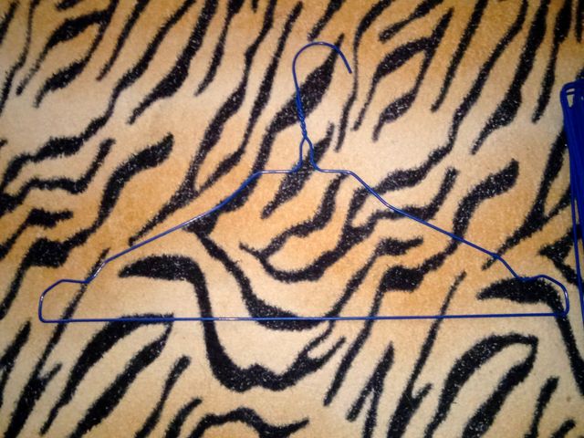 LOTE 20 PERCHAS AZULES DE METAL 