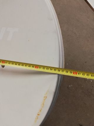 Antena Parabólica Wisi con Soporte y LNB