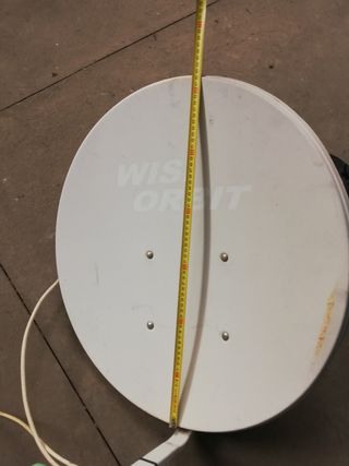 Antena Parabólica Wisi con Soporte y LNB