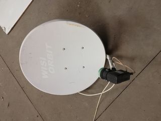 Antena Parabólica Wisi con Soporte y LNB
