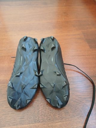 Botas de fútbol negras. Como nuevas. 