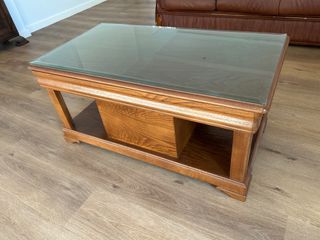 Mesa de centro de madera maciza y cristal