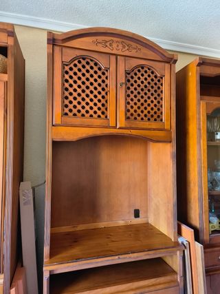  3 modulos: 1 mueble de TV y 2 vitrinas