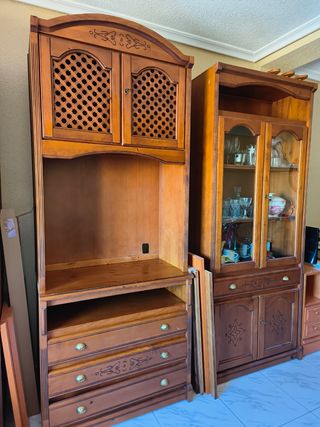  3 modulos: 1 mueble de TV y 2 vitrinas