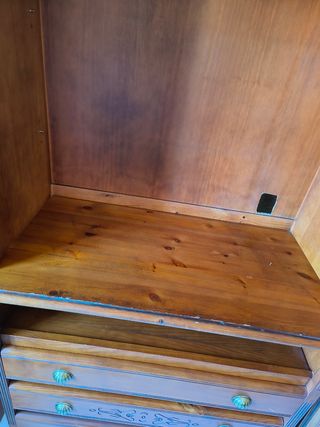  3 modulos: 1 mueble de TV y 2 vitrinas