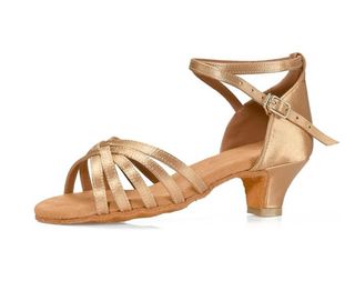 Zapatos de baile dorados de tacón