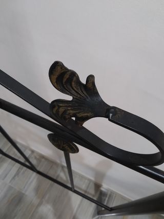 Cabecero de forja negro y dorado