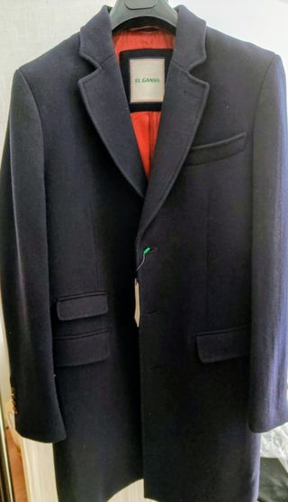 Abrigo marca El Ganso color negro larga nueva.