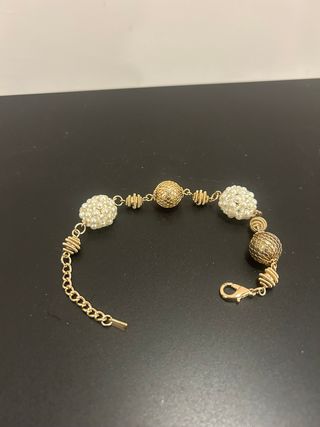 Bracciale donna perle e dettagli dorati