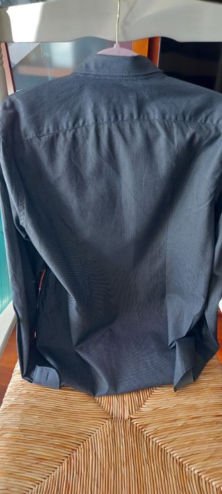 Camisa negra con pequeños lunarcitos 100 % algodón