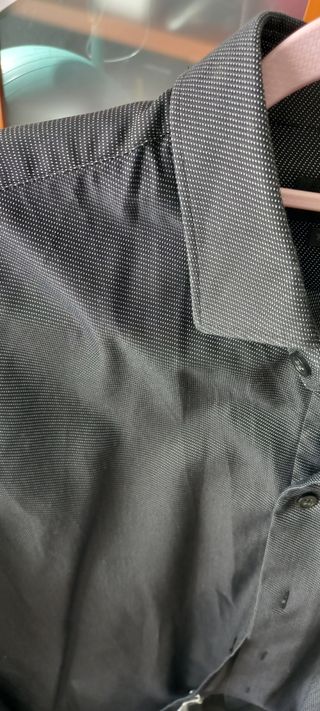 Camisa negra con pequeños lunarcitos 100 % algodón