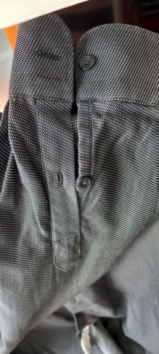 Camisa negra con pequeños lunarcitos 100 % algodón